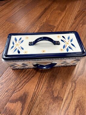 Temp-tations Multifunctional Baker
Hand-Painted Covered Dish Old World Blue